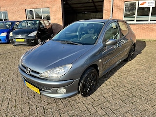 Peugeot 206 1.4 XS-line // 5 deurs // Airco //APK 6-4-2027