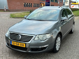 Volkswagen Passat Variant 2.0 FSI Highline ECC Leder Audio-CD/Navi Sportstoelen LMV 16" PDC Xenon Schuif-/Kanteldak Apk 03/02/2027
