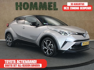 Toyota C-HR 1.8 Hybrid Bi-Tone - ORIGINEEL NEDERLANDSE AUTO - ACHTERUITRIJCAMERA - NAVIGATIESYSTEEM FULL MAP - CRUISE CONTROL ADAPTIEF - DODEHOEKDETECTIE - KEYLESS ENTRY - VOORSTOELEN VERWARMD - PARKEERSENSOREN VOOR EN ACHTER - PARKEER ASSISTENT - AUDIO INSTALLATIE PREMIUM - LICHTMETALEN VELGEN 18"