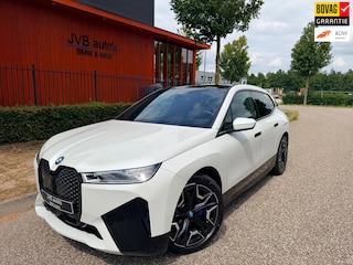 BMW iX XDrive50, 112 kWh, Sportpakket, trekhaak, H&K, Pano, leder