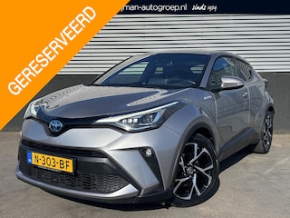 Toyota C-HR 1.8 Hybrid Style Trekhaak, Navigatie, Dodehoekdetectie, Stoelverwarming, LMV, Parkeersensoren voor + achter, Smart Key, Nieuw geleverd en dealeronderhouden