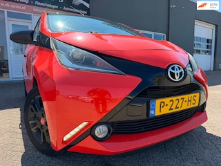 Toyota Aygo 1.0 VVT-i x-cite 5 drs met parkeercamera met bluetooth telefoon en cruise controle en airco