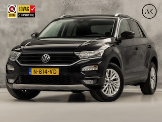 Volkswagen T-Roc 1.0 TSI Sport (APPLE CARPLAY, GROOT NAVI, CAMERA, CLIMATE, SPORTSTOELEN, GETINT GLAS, ELEK ACHTERKLEP, ADAPTIVE CRUISE, NIEUWSTAAT)