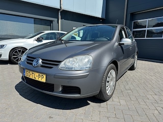 Volkswagen Golf 1.6 FSI Optive met trekhaak en nieuwe APK!