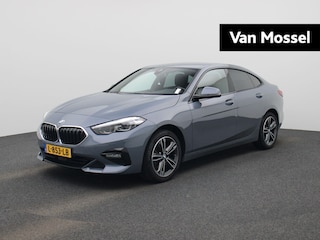 BMW 218i Business Edition | Climate Control / ECC | Licht metalen velgen 17 inch | Cruise control | Connectiviteit, Navigatie | Half lederen bekleding grijs | Stoelverwarming | LED koplampen | Park Distance Control voor en achter |