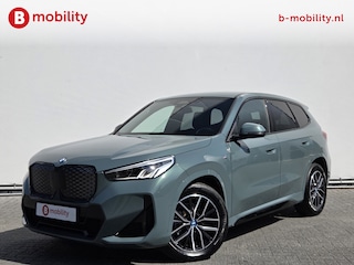 BMW iX1 eDrive20 67 kWh M-Sport SOH 99% Driving Assist. Plus | Sportstoelen | Park Assist | Leer | Adaptive Cruise Control | DAB | NL Auto! | Achteruitrijcamera
