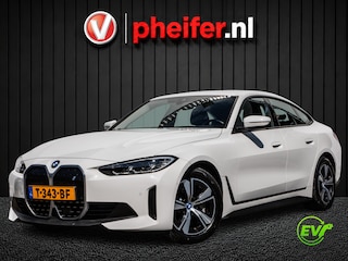 BMW i4 eDrive40 84 kWh Camera/ Navigatie/ Harman-Kardon/ Dab/ Sportstoelen/ Elektr. achterklep