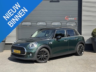 Mini Cooper 5-Deurs 1.5 Chili | Panoramadak | Navigatie | Parkeersensoren | Stoelverwarming | Climate Control |