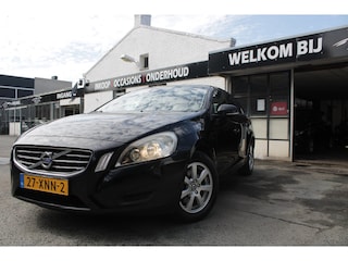 Volvo V60 1.6 T3 Kinetic / Navi / Parkeersensoren / Cruise Control /