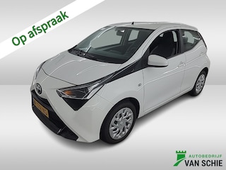 Toyota Aygo 1.0 VVT-i x-play 1e-Eig. & Dealer-Onderh. BOVAG-Garantie. NL-Auto.