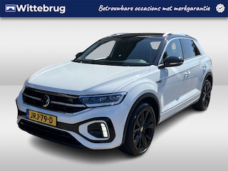 Volkswagen T-Roc 1.5 TSI R-Line / AUTOMAAT/ TREKHAAK/ LEER/ 2x R-LINE/ KEYLESS/ DIGITAL DASH/ APP-CONNECT/ DAB/ CLIMATE/ STOELVERWARMING/ PARK. SENSOREN + CAMERA/ NAVI/ 19" LMV