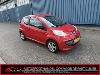 Peugeot 107 1.0-12V XR Inruilauto’s tegen vaste prijzen. Voor meer info: 0638140850 Bij de verkoop van gebruikte voertuigen door CD-Cars wordt geen standaard garantie verstrekt. De koper aanvaardt het voertuig in de staat waarin het zich bevindt op het moment van aankoop