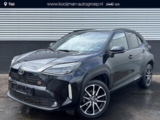Toyota Yaris Cross 1.5 Hybrid GR Sport Panoramadak, Stoelverwarming, Parkeersensoren voor + achter, GR Sport interieur en exterieur delen.