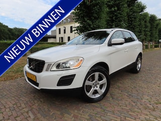 Volvo XC60 2.0T Summum Leer Panoramadak Ecc Cruisecontrol Navigatie Stoelverwarming Achteruitrijcamera Xenon Pdc Lm Velgen Trekhaak