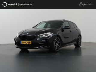 BMW 118i High Executive Edition | M-Pakket | Panoramadak | ShadowLine | Sportstoelen | Navigatie | Camera | DAB | Apple CarPlay/Android Auto | Stoelverwarming | Draadloze telefoonlader |