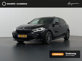 BMW 118i High Executive Edition | M-Pakket | Panoramadak | ShadowLine | Sportstoelen | Navigatie | Camera | DAB | Apple CarPlay/Android Auto | Stoelverwarming | Draadloze telefoonlader |