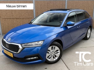 Skoda Octavia Combi 1.5 e-TSI Business Edition Automaat | Panoramadak | Sfeerverlichting | Trekhaak uitklapbaar | Getint glas | LED verlichting | Climate & cruise control | Elektrisch bedienbare achterklep | Parkeersensoren voor en achter