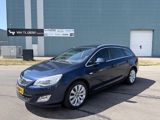 Opel Astra Sports Tourer 1.4i Turbo Cosmo 6-Bak 120 PK. Mooie en zeer betrouwbare auto !!! Alle keuringen toegestaan !!