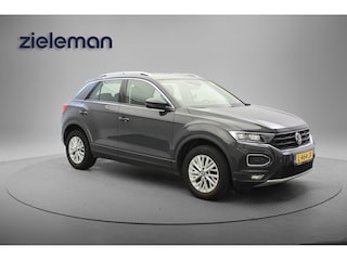 Volkswagen T-Roc 1.5 TSI Style Business - Trekhaak, Camera, Digitaal Cockpit