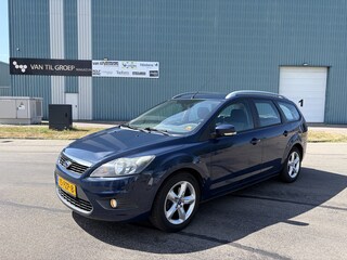 Ford Focus Wagon 1.6-16V Comfort 101 PK. Als nieuw rijdende auto van de tweede eigenaar !!! Airco werkt goed !! Alle keuringen toegestaa !