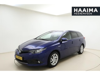 Toyota Auris 1.8 Hybrid Dynamic | Navigatie | Climate Control | Cruise Control | Trekhaak | Camera | Armsteun | Voorstoelen in hoogte verstelbaar