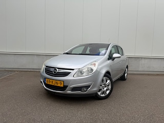 Opel Corsa 1.2-16V Cosmo - WEINIG KM! - Airco / Cruise / PDC / Elektr. ramen / Lm velgen / NAP