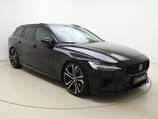 Volvo V60 T8 455pk AWD Ultra Dark Performance Edition / 20 Inch / Heico verlaagd / Stylingkit / Schuif-dak / H&K Audio / Getint glas.