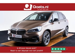 BMW 2-serie Tourer 218i Executive Sport Line - Panormadak - Trekhaak - Elektrische achterklep - PDC voor/achter - Cruise Control - Active Guard - Sportstoelen - Verstelbare achterbank - Armsteun voor -