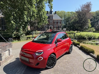 Fiat 500 La Prima 42 kWh | Blind Spot | Camera | CarPlay | BTW |