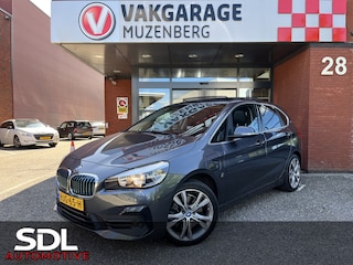 BMW 2-serie Tourer 225xe iPerformance Executive // NAVI // CAMERA // HEAD UP DISPLAY // PANO SCHUIF-KANTEL DAK // CLIMA // CRUISE // STOELVERWARMING //