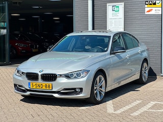 BMW 328i xDrive High Executive/1STE EIG/PANO-DAK/CAMERA/NL-AUTO NAP!!