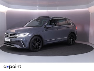 Volkswagen Tiguan 1.5 TSI R-Line Business 150 pk Automaat (DSG) | Navigatie | Panoramadak | Parkeersensoren (Park assist) | Achteruitrijcamera | Head-up display | R-Line |