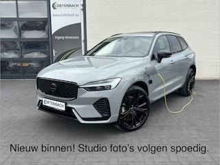 Volvo XC60 2.0 T8 Plug-in hybrid AWD Plus Black Edition Facelift | Zwenkbare trekhaak | Panorama dak | Adaptieve cruise | Harman Kardon | Blis | Memory |