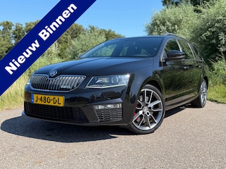 Skoda Octavia Combi 2.0 TSI RS / Goed onderhouden / 220 PK / Stoelverwarming / Cruise Control / 18"LM Velgen