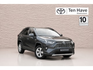 Toyota RAV4 2.5 Hybrid Active Automaat | Apple Carplay / Android auto | Achteruitrij camera | Stoel verwarming | 17” lichtmetalen velgen | 7 inch digitaal instrumentenpaneel | Parkeerhulpcamera achter met breedbe