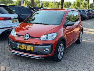 Volkswagen Up 1.0 BMT cross up! / NL Auto! / 1e Eign. / Camera / Navi. by App / 16'' / Getint glas / Stoelverwarming / DAB / Cruise Control / Climate Control