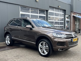 Volkswagen Touareg 3.0 TSI Hybrid Highline Luchtvering Stoelkoeling verwarming Panorama dak Camera Trekhaak 3500kg trekgewicht Telefoonverbinding Stoelmemory Parkeersensoren Onderhoudshistorie bekend
