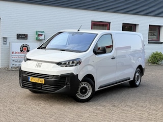 Fiat Scudo GB 1.5 Diesel 120pk L2/ Trekhaak/ 3 Zitplaatsen/ Camera achter/ Apple Carplay/ Vloer + wand platen/ Origineel NL/ NAP