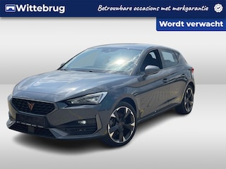 Cupra Leon 1.4 e-Hybrid 204pk Performance DSG Automaat / Navigatie / LM 18 inch / Parkeersensoren A / Full LED / Digital cockpit