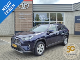 Toyota RAV4 2.5 HYBRID STYLE LEER STOEL/STUURVERW PARK-SENSOREN EL-STOEL EL-ACHTERKLEP APPLE/ANDROID CAMERA CLIMA LED PRIVACY GLASS 17'' LM-VELGEN