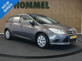 Ford Focus 1.0 EcoBoost Lease Trend - ORIGINEEL NEDERLANDSE AUTO - RIEM RECENT VERVANGEN - TREKHAAK 1.000KG GEREMD TREKGEWICHT - AIRCO - CRUISE CONTROL - LEDER STUURWIEL - NAVIGATIESYSTEEM - PARKEERSENSOREN ACHTER - BLUETOOTH TELEFOONVERBINDING