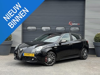 Alfa Romeo Giulietta 1.7 TBi Quadrifoglio Verde Launch Edition | Panoramadak | Bose | DAB |  Parkeersensoren | Lederen Bekleding |
