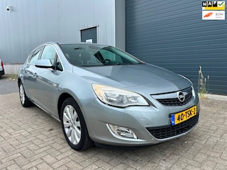 Opel Astra 1.4i Turbo Cosmo NAVI CLIMA NAP PDC