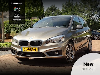 BMW 2-serie Tourer 220i Sport | Carplay | Trekhk Afn. | Or.NL-auto! Topstaat! | NAP