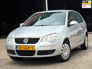Volkswagen Polo 1.4-16V Comfortline 5-DEURS AUTOMAAT AIRCO/CRUISE/ISOFIX | KEURIGE AUTO !