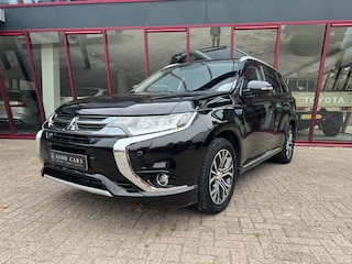 Mitsubishi Outlander 2.0 PHEV instyle+ | Org. NL | NAP | Dealer Onderhoud | AWD | Trekhaak | Pano | Keyless | Leder | 360 camera | PDC |