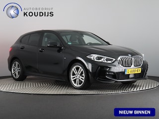 BMW 118i High Executive (Afn. Trekhaak / Camera / Stoelverw. / Carplay / Cruise)