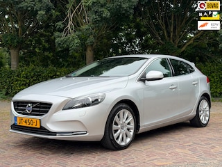 Volvo V40 1.5 T3 Momentum Automaat, Trekhaak, Navi, Parkeersensor, Xenon, Garantie