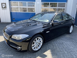 BMW 523i High Executive NL-AUTO NAP/LEER/NAV/PDC/18'
