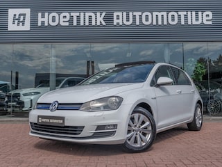 Volkswagen Golf 1.2 TSI Connected Series | Pano | R-Line stoelen | Volledig onderhouden